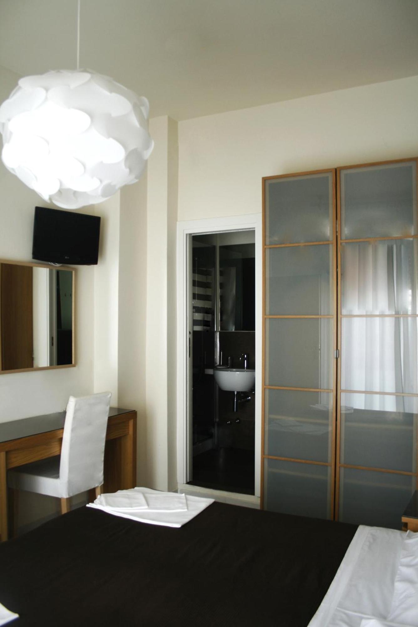 Hotel Esplanade Римини Экстерьер фото