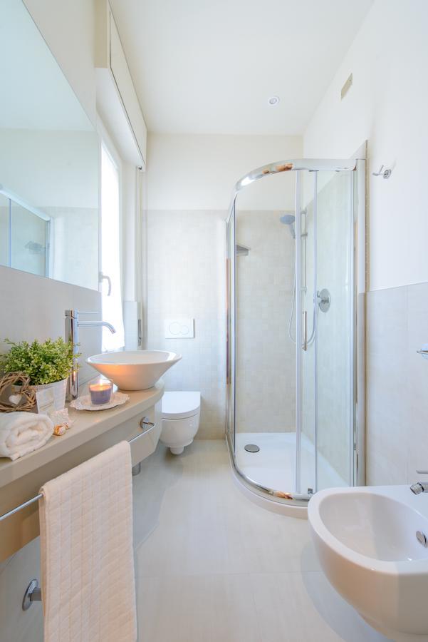 Hotel Esplanade Римини Экстерьер фото