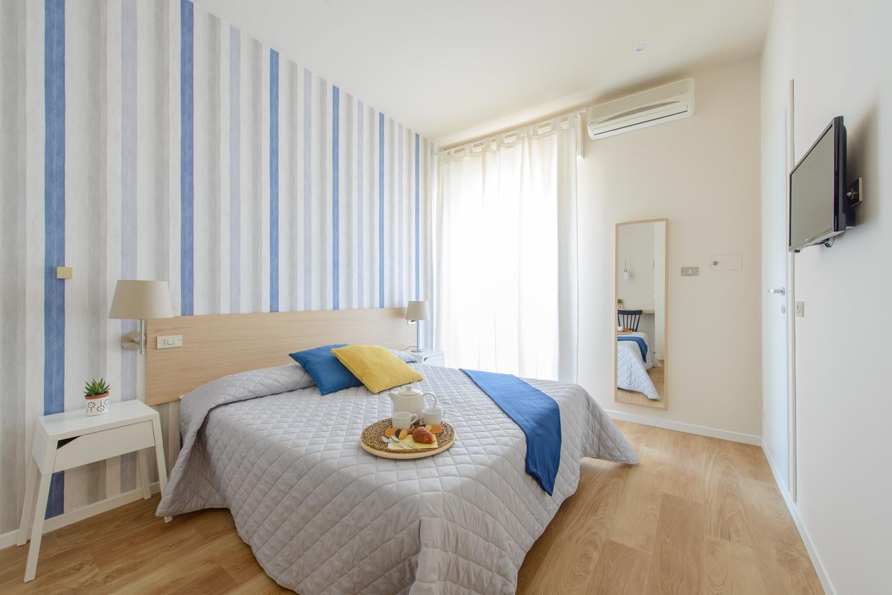 Hotel Esplanade Римини Экстерьер фото