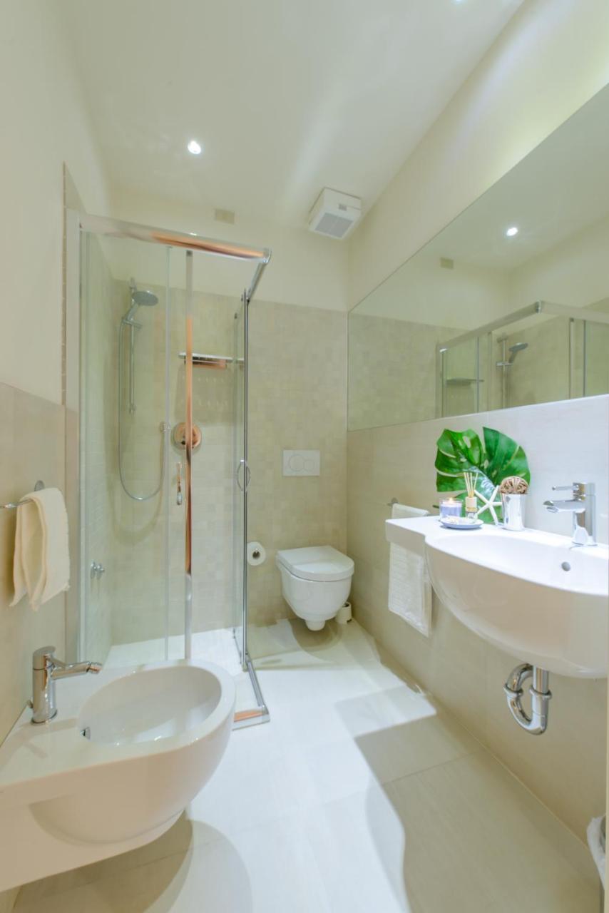 Hotel Esplanade Римини Экстерьер фото