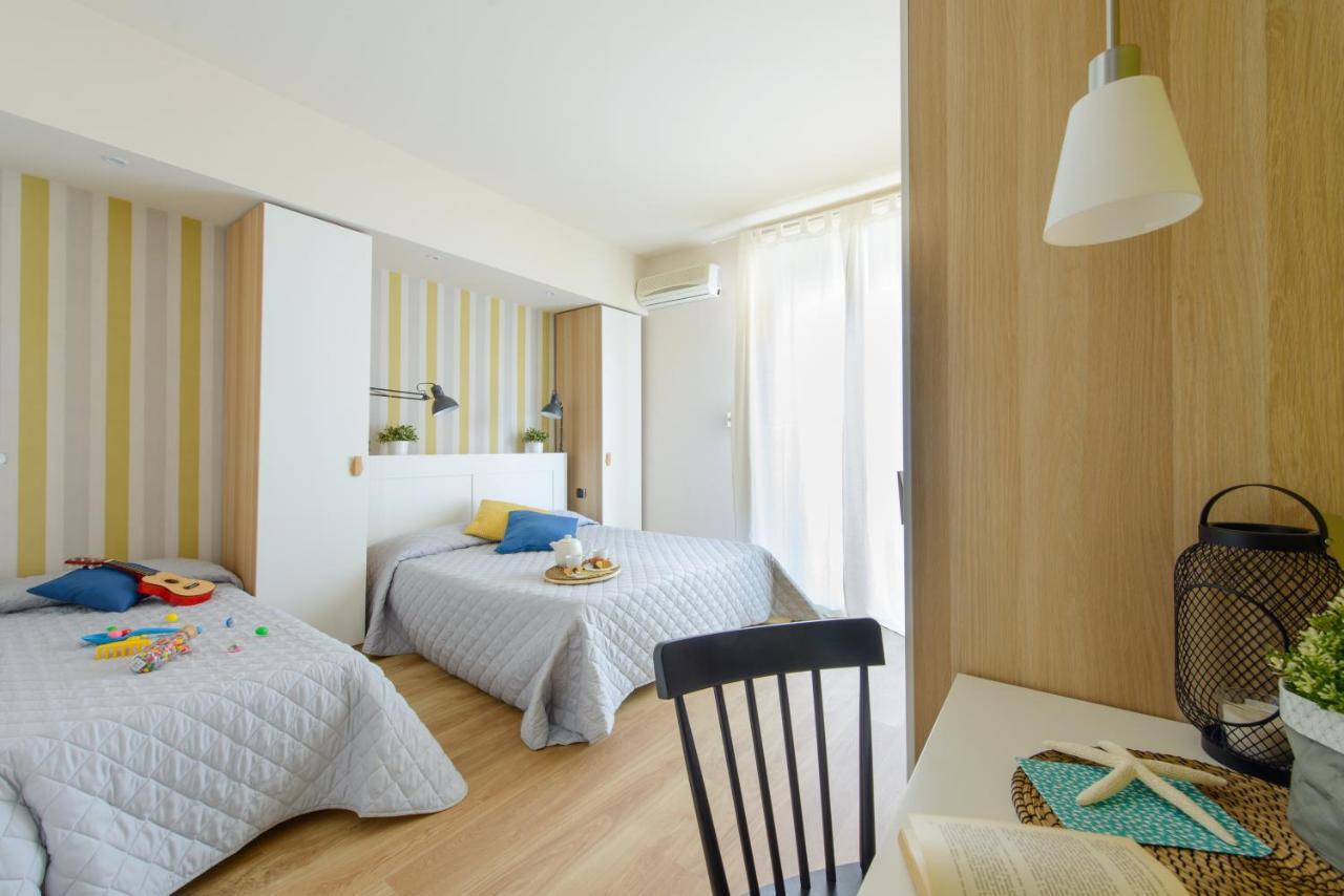 Hotel Esplanade Римини Экстерьер фото