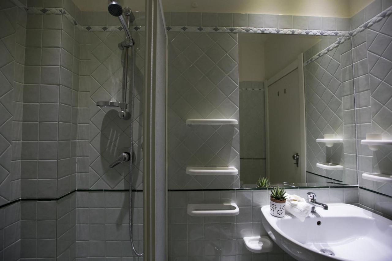 Hotel Esplanade Римини Экстерьер фото