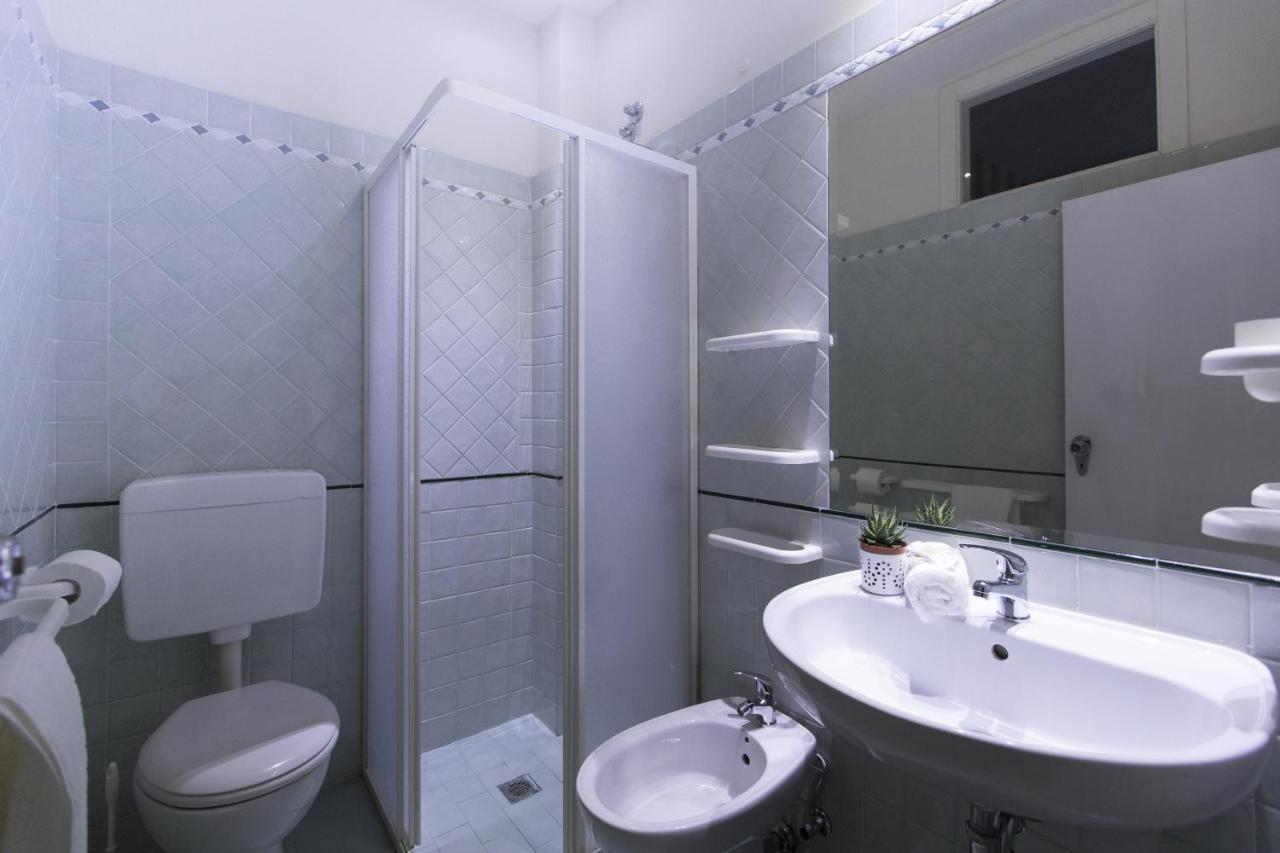 Hotel Esplanade Римини Экстерьер фото