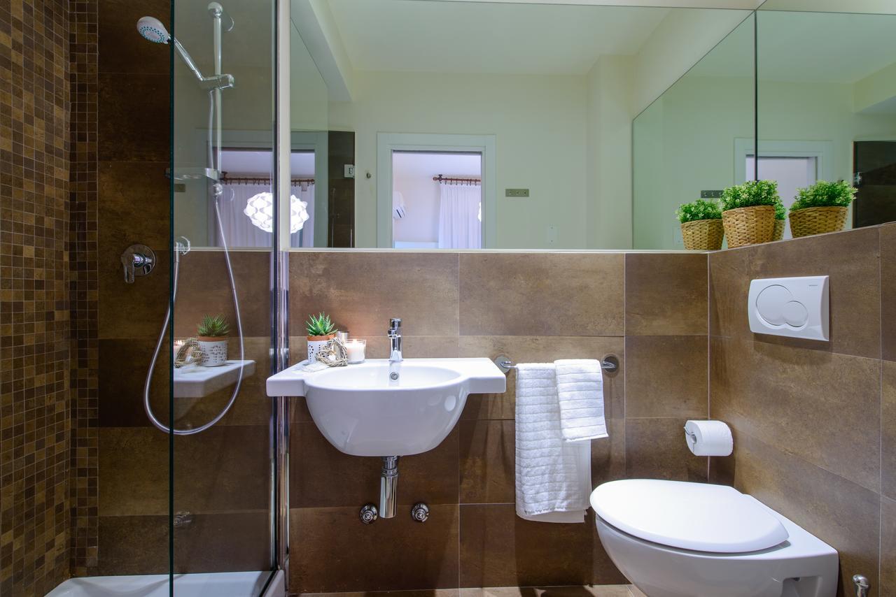 Hotel Esplanade Римини Экстерьер фото